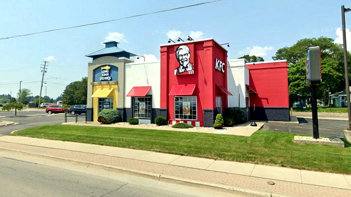 Long John Silvers - East Tawas- 600 West Bay Street (newer photo)